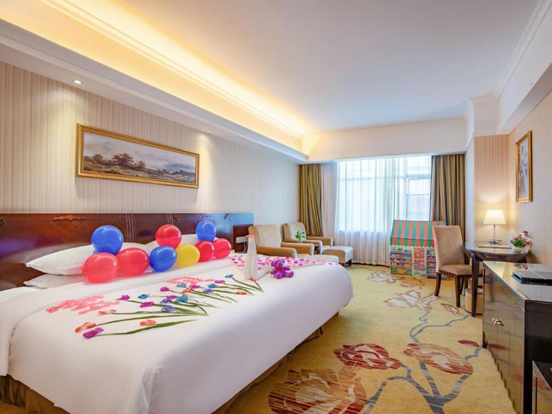 Xin'an  Vienna Hotel Baoan Liutang מראה חיצוני תמונה